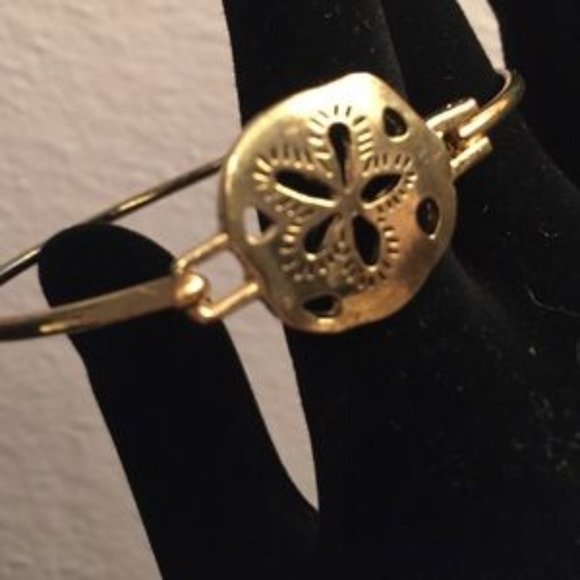 Sand Dollar Bracelet - Picture 2 of 2